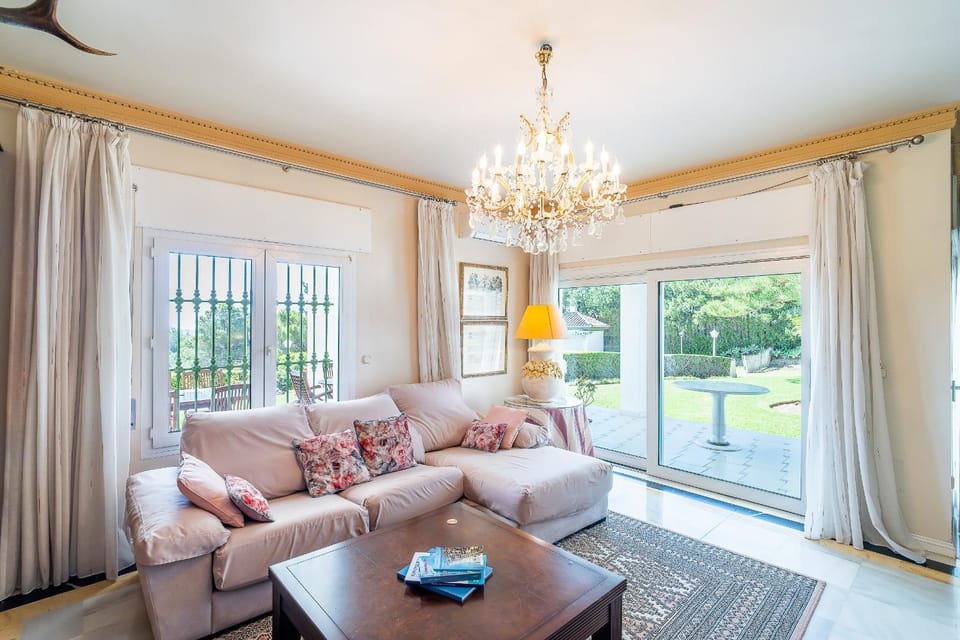 Communal lounge/ TV room, Living room