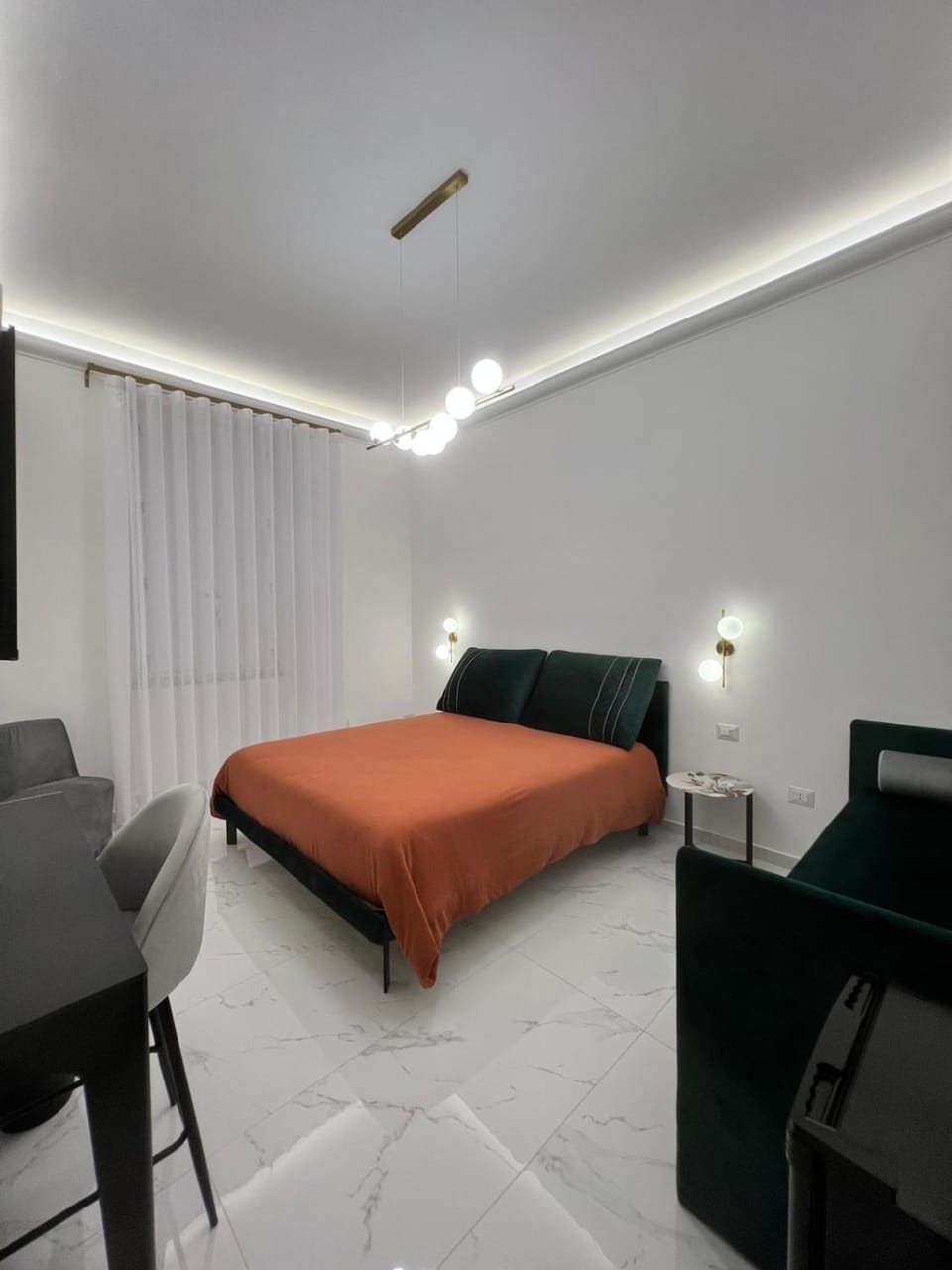 Bedroom, minibar
