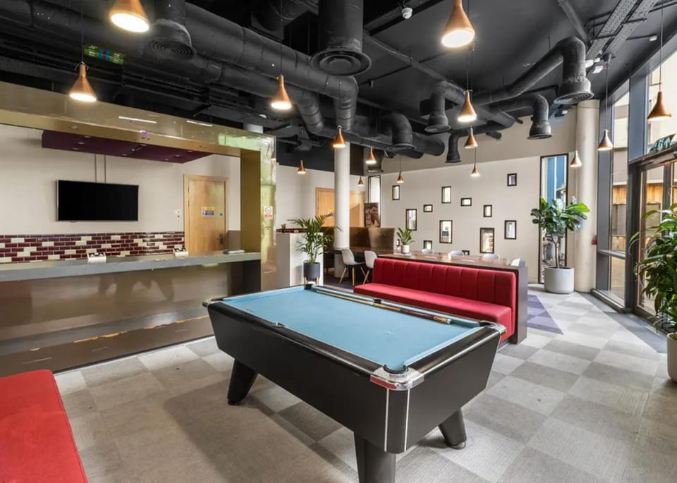 Game Room, Seating area
