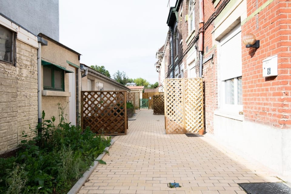 Property building, Day, Neighbourhood, Street view