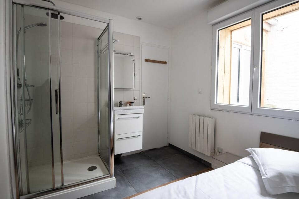 Shower, Bathroom, towels