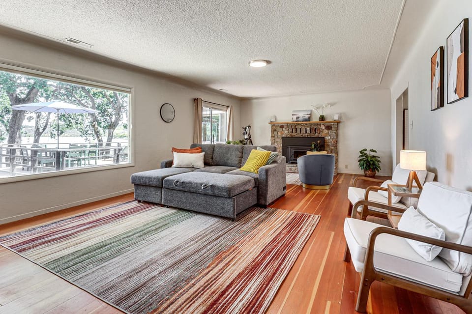 Boat Ramp and Dock Waterfront Home on Clear Lake House in Clear Lake
