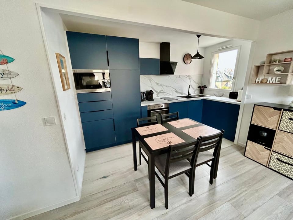 Kitchen or kitchenette, Dining area, dishwasher, oven, stove, toaster