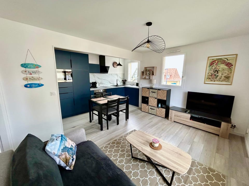 Communal lounge/ TV room, TV and multimedia, Kitchen or kitchenette, Living room, Dining area