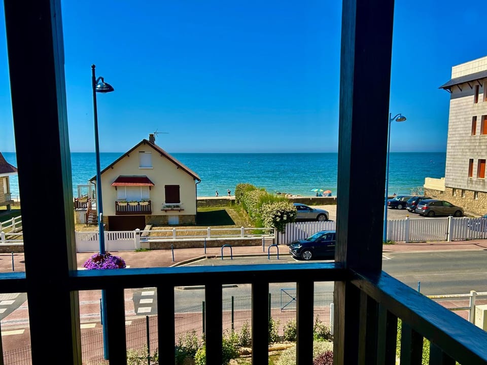 View (from property/room), Balcony/Terrace, Sea view, Location