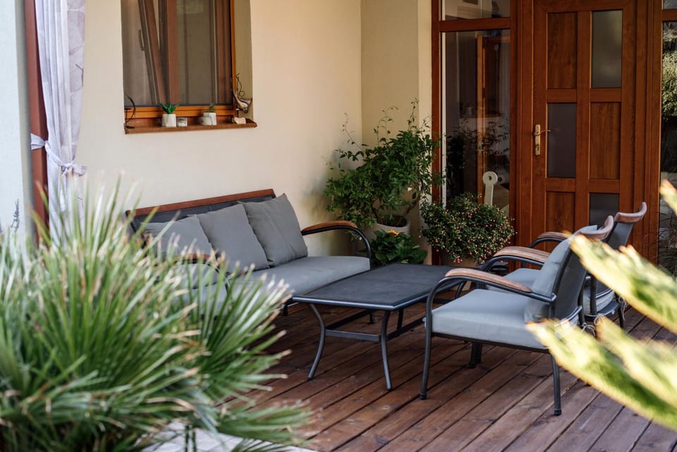 Garden, Balcony/Terrace