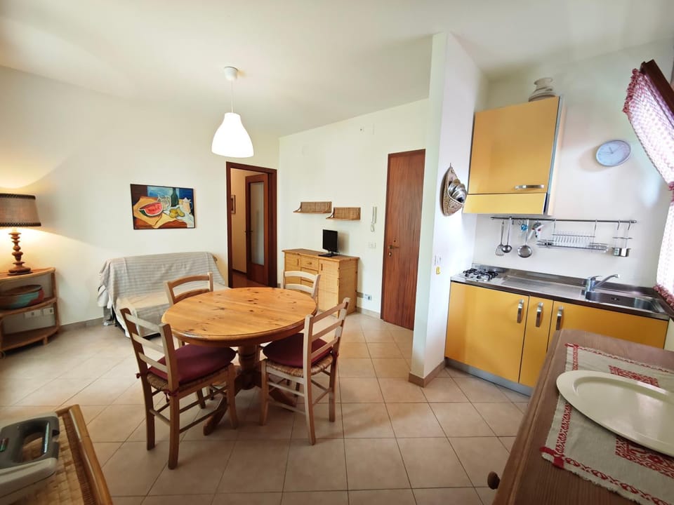 Kitchen or kitchenette, Seating area