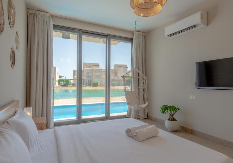 Breezy Lagoonfront Escape 3BR with Private Pool I Tawila El Gouna Villa in Hurghada