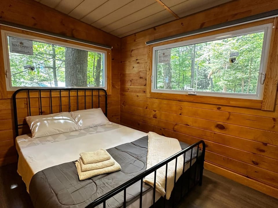 1-bedroom Unique Eco Log Cabins in Parry Sound #105 Cabin in Parry Sound