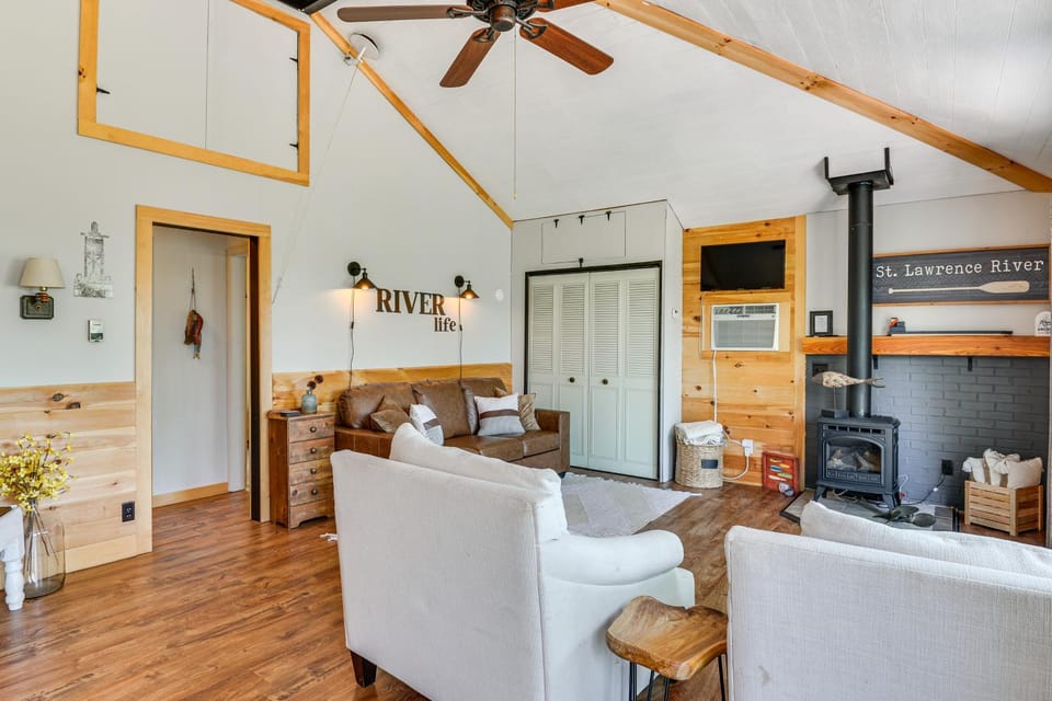 Fishing & Boating Paradise: St Lawrence River Home House in Adirondack Mountains