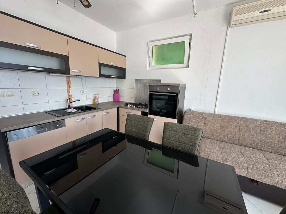 Villa M, Apartment for 5 Persons direct on the beach Apartment in Zadar County