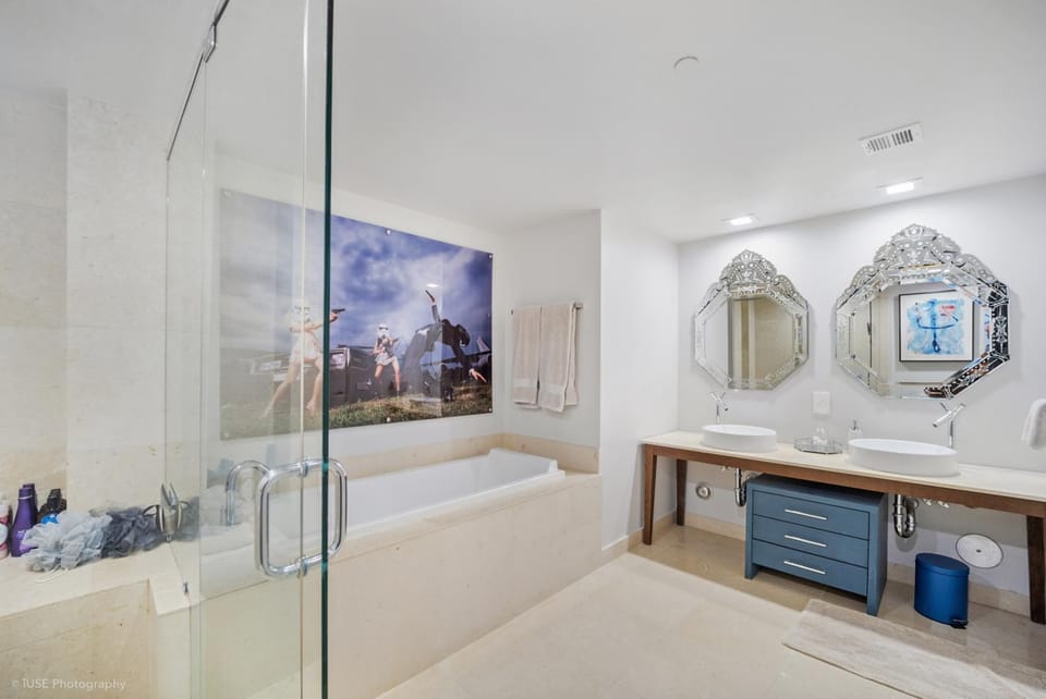 Sublime Ocean & Pool View Unit At Icon Brickell Apartment in Brickell