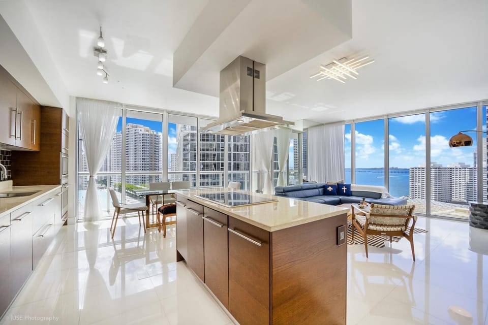 Sublime Ocean & Pool View Unit At Icon Brickell Apartment in Brickell