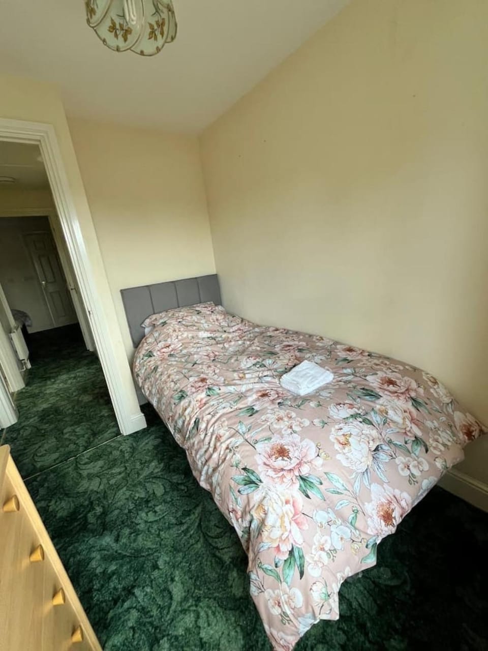 Canal Way- Cozy 3-Bed House House in Taunton Deane