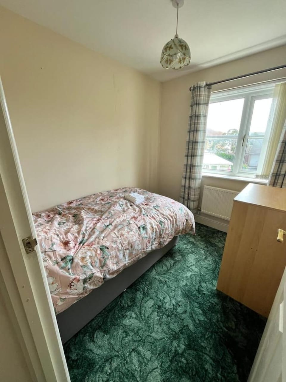 Canal Way- Cozy 3-Bed House House in Taunton Deane