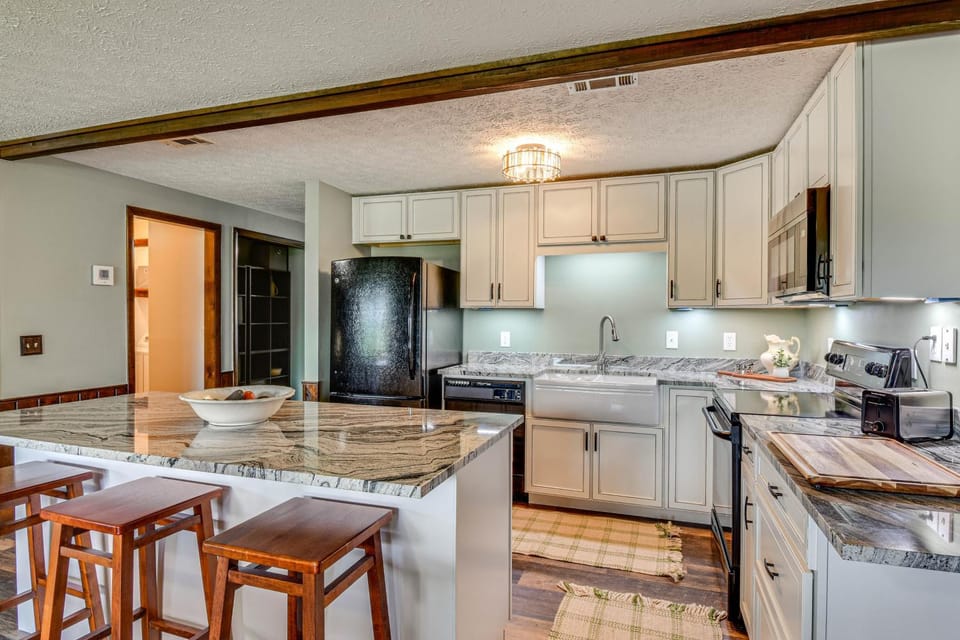 Tee Off in the Mtns: Sky Valley Condo w/ View! House in Sky Valley