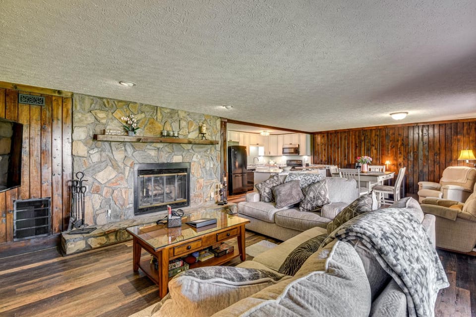 Tee Off in the Mtns: Sky Valley Condo w/ View! House in Sky Valley