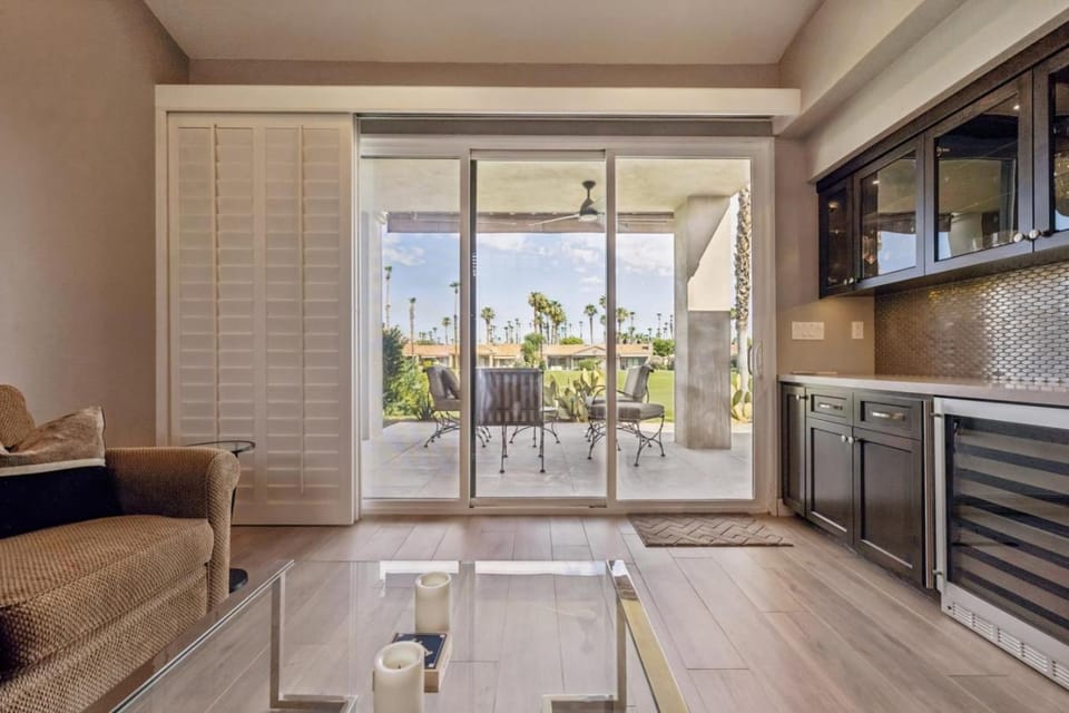 Chic Palm Desert Gem - Relax, Swim, Repeat House in Palm Desert