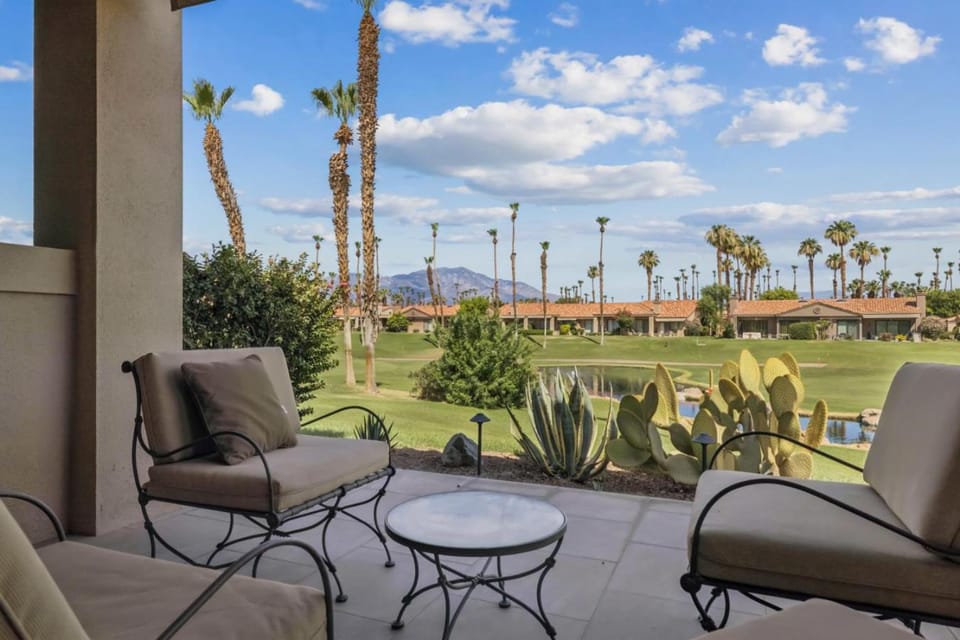 Chic Palm Desert Gem - Relax, Swim, Repeat House in Palm Desert