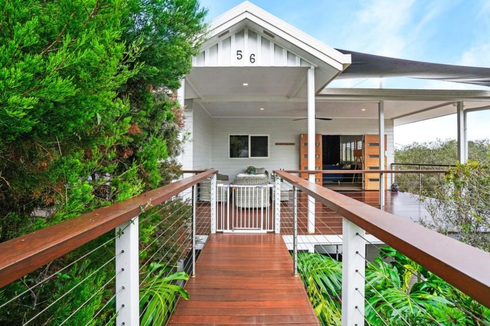 Oleander Escape Lake Front Retreat House in Yungaburra