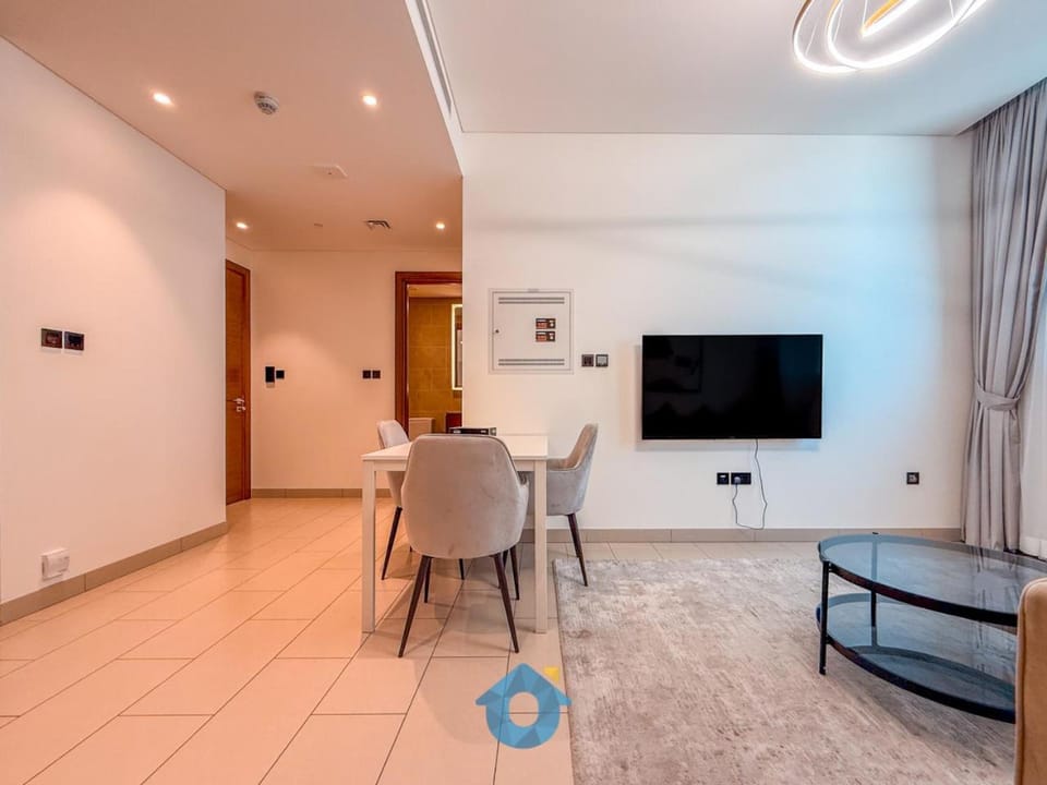 1708 Elegant 2BR in Creek Vistas Reserve MBR City Apartment in Dubai