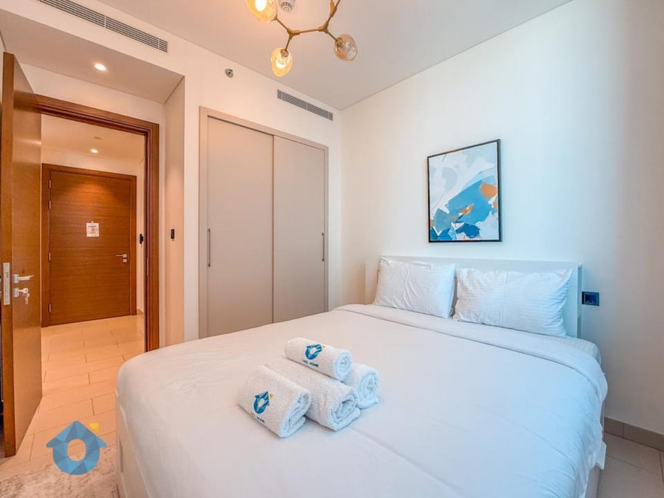 1708 Elegant 2BR in Creek Vistas Reserve MBR City Apartment in Dubai