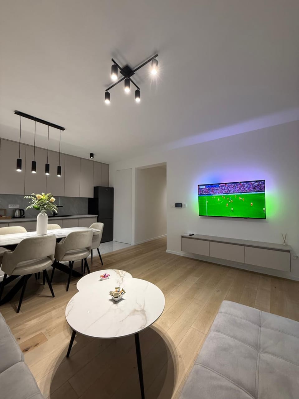TV and multimedia, Living room, Seating area