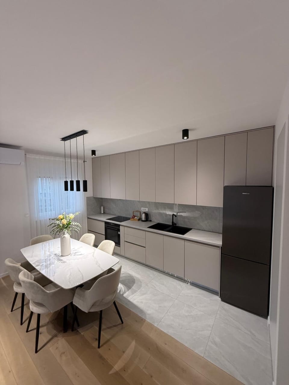 Kitchen or kitchenette, Dining area, dishwasher, stove