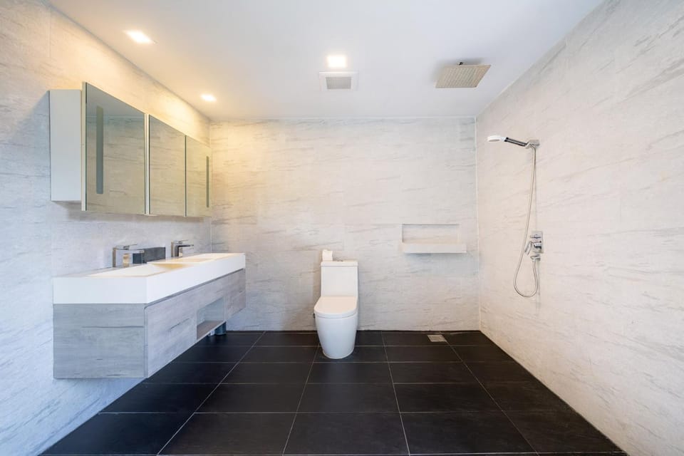 Shower, Toilet, Bathroom, towels