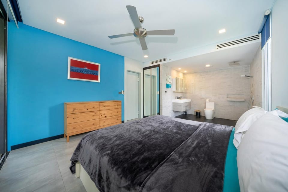 Toilet, Bed, Bathroom, Photo of the whole room, Bedroom