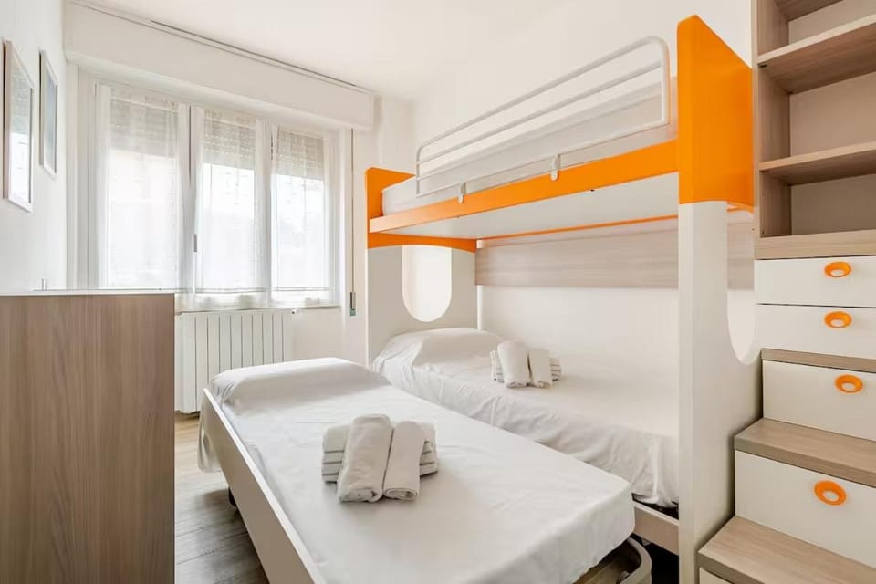 Bed, Bedroom, internet, wardrobe, air conditioner