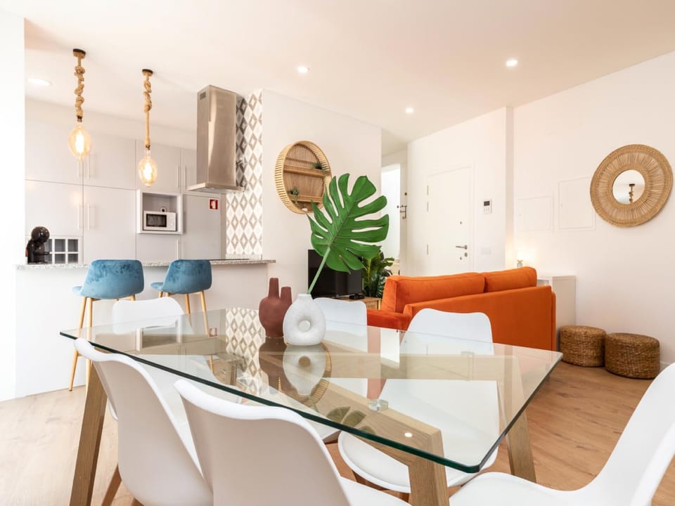 Kitchen or kitchenette, Living room, Seating area, Dining area