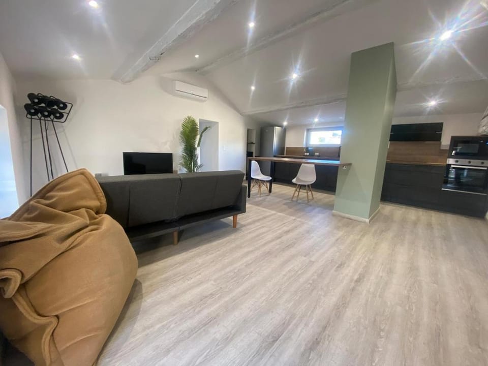 Superbe Appartement Atypique Combles - Neuf avec Vue Apartment in Narbonne