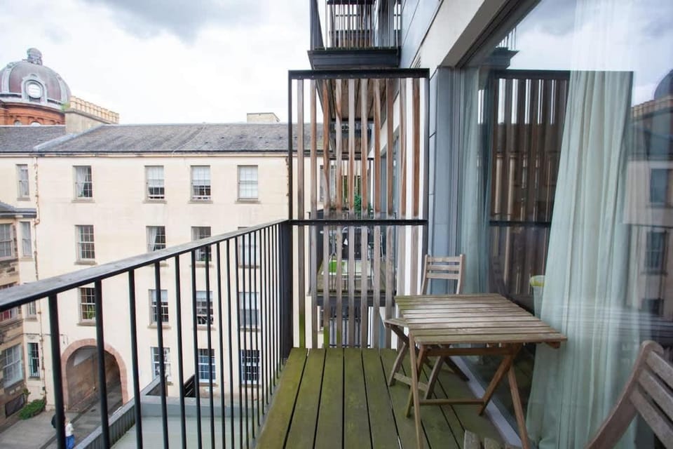Stylish 3rd Floor Flat in Historic Merchant City Apartment in Glasgow