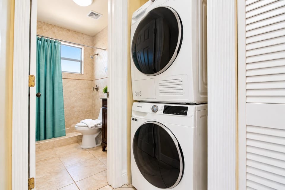 Washington avenue Central Studio Apartment in Flamingo Lummus