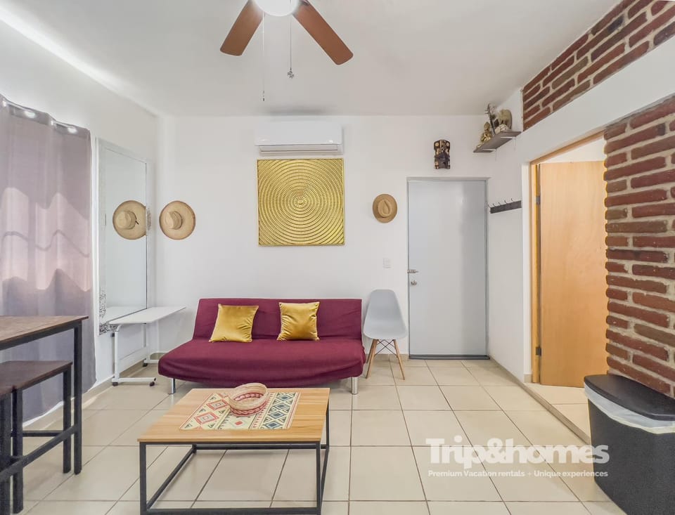 Kitchen or kitchenette, Seating area, air conditioner