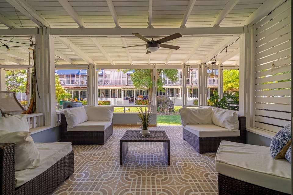 Patio, Day, Living room, Seating area