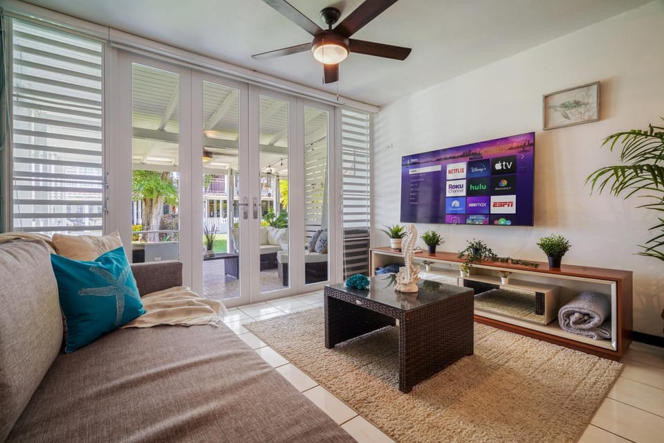 TV and multimedia, Living room, Seating area, fireplace