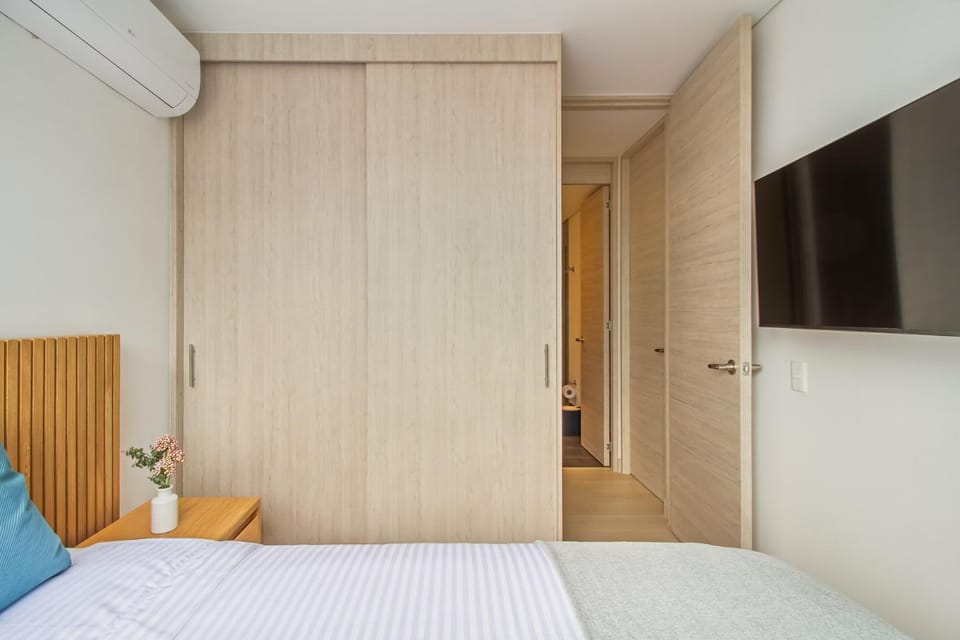 Bed, TV and multimedia, Bedroom, wardrobe