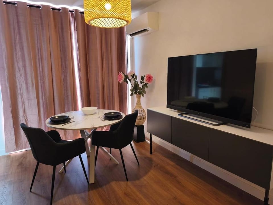 La Roseraie du Château climatisé! Apartment in Gréoux-les-Bains