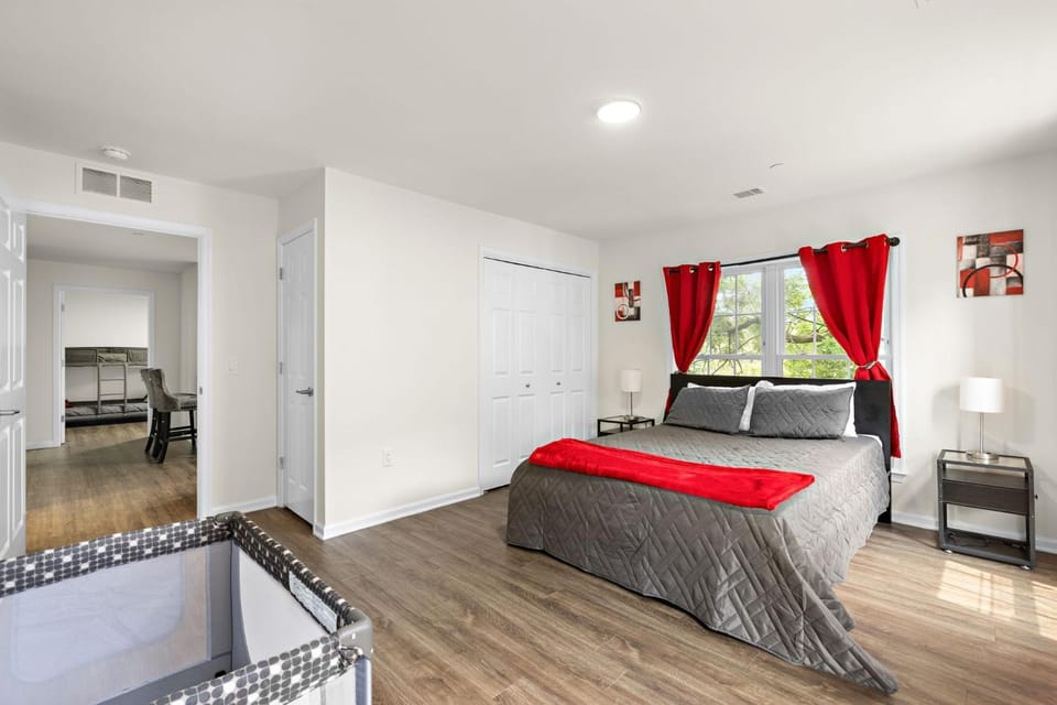 Bed, Photo of the whole room, Bedroom