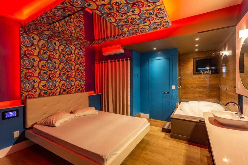 Bed, TV and multimedia, Bedroom