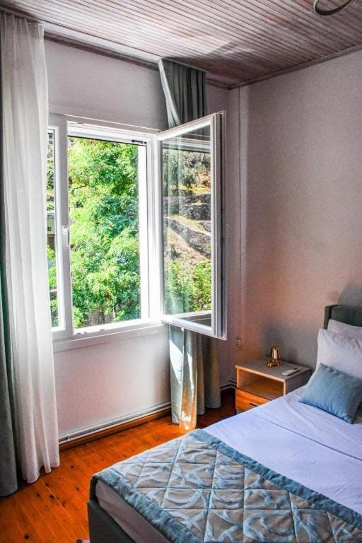 Aqua Mare Luxury Lodgings Bed and Breakfast in Peloponnese, Western Greece and the Ionian