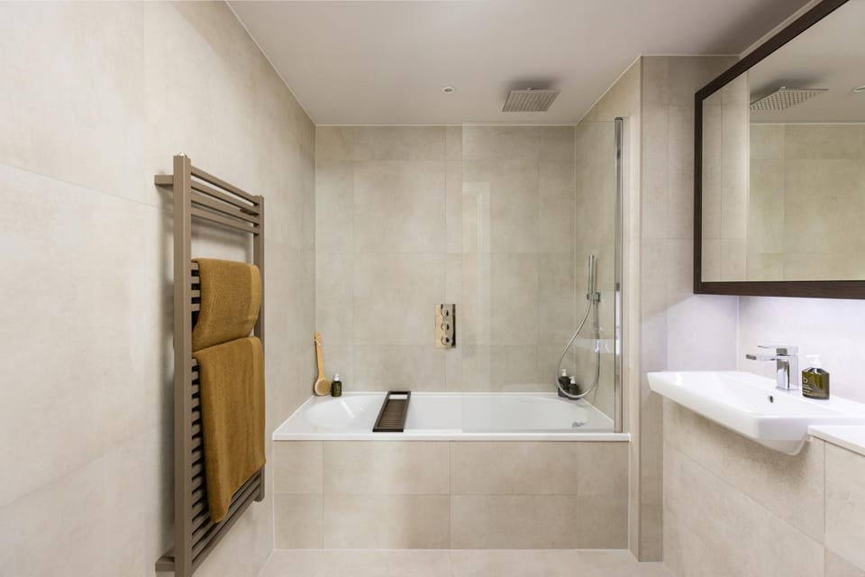Bathroom, Bath, towels