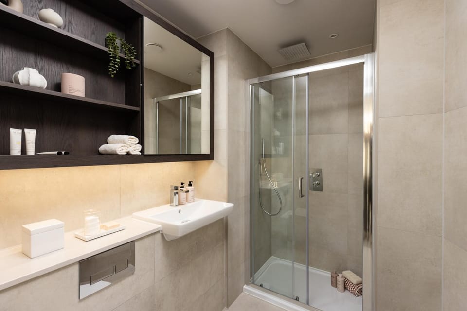Shower, towels