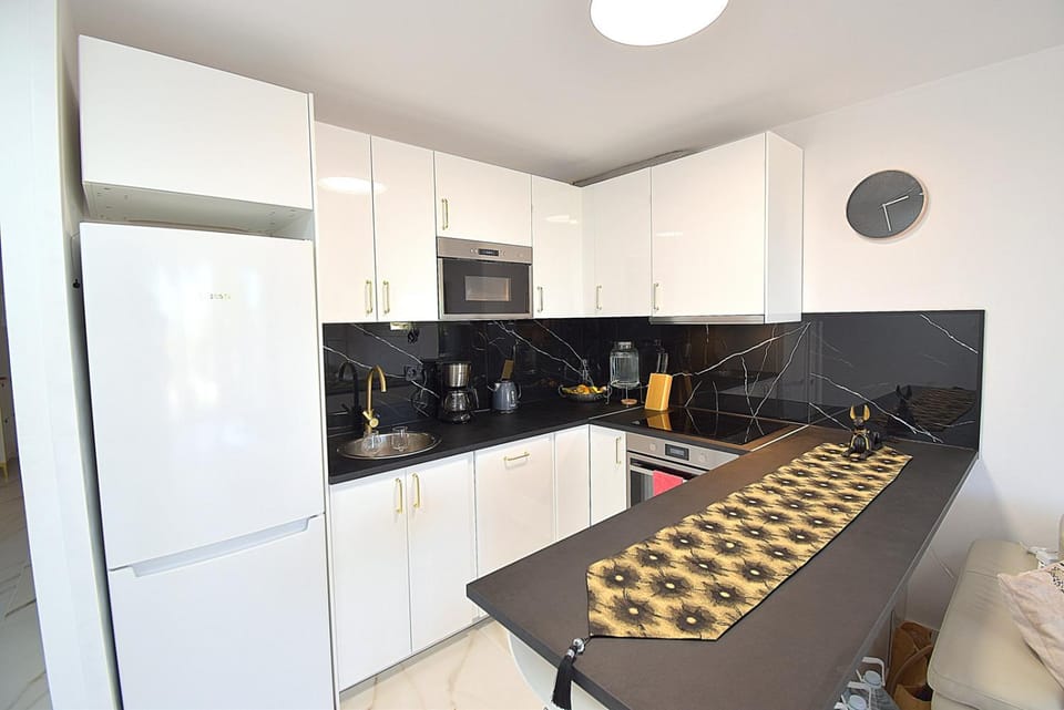 Kitchen or kitchenette, Dining area, dishwasher, microwave, oven, stove, toaster