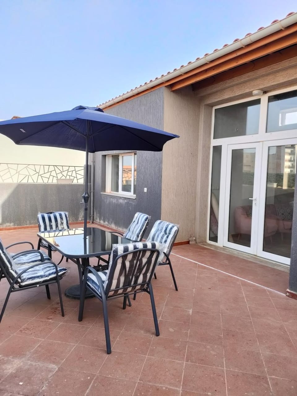 Plaisir de jouer du billard en famille Apartment in Oran