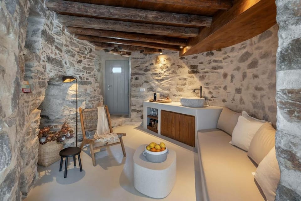 Near Naousa - 1BR - Jacuzzi - ōrigín Cycladic Windmill House in Paros, Greece