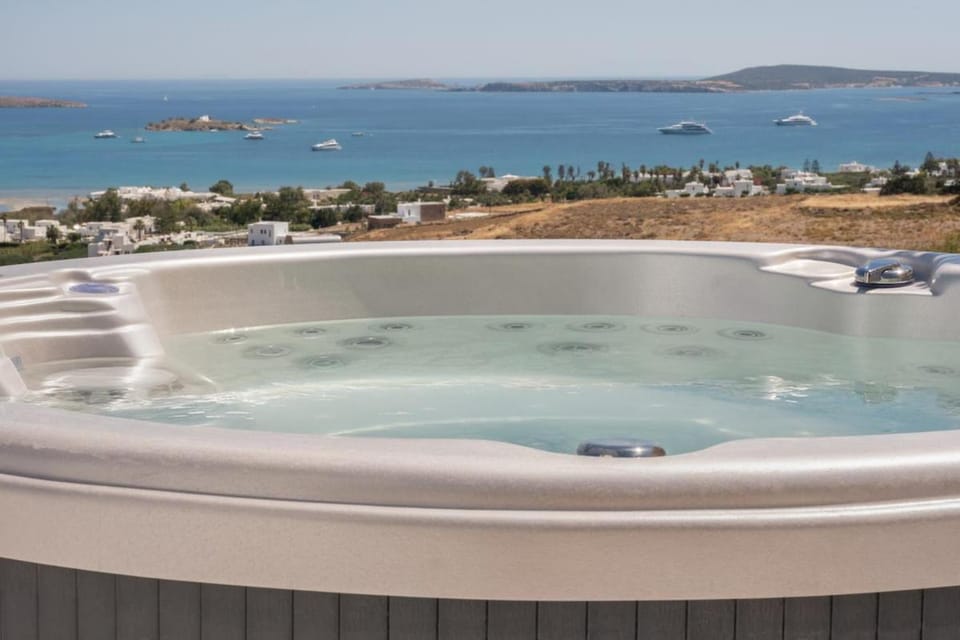 Near Naousa - 1BR - Jacuzzi - ōrigín Cycladic Windmill House in Paros, Greece
