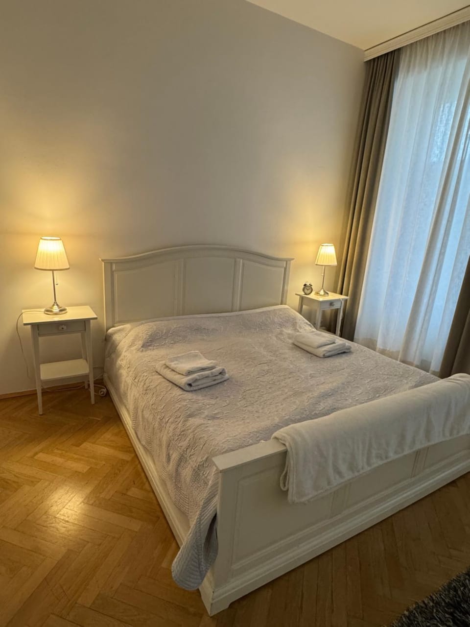 Bed, Bedroom, towels